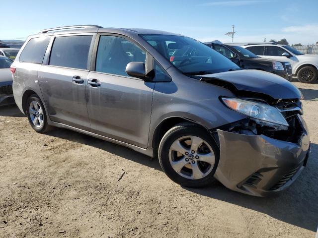 Photo 4 from auction – 2018 TOYOTA SIENNA LE with VIN 5TDKZ3DC8JS948200
