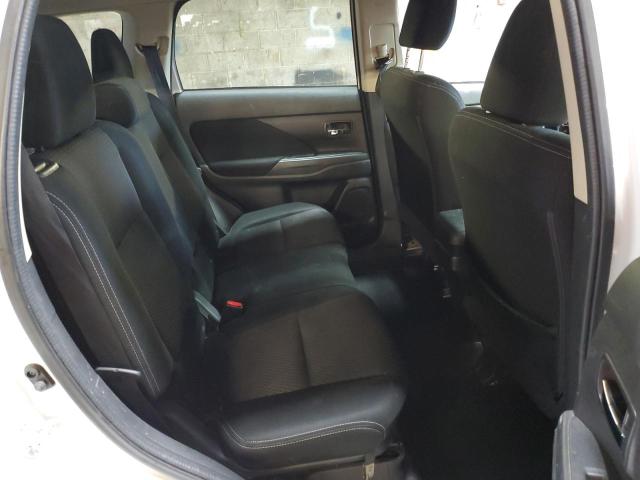 Снимка 11 от търг – 2016 MITSUBISHI OUTLANDER с VIN JA4AZ3A34GZ044474