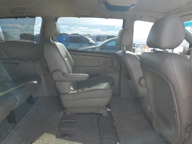 Photo 11 from auction – 2004 TOYOTA SIENNA XLE with VIN 5TDZA22C04S037852