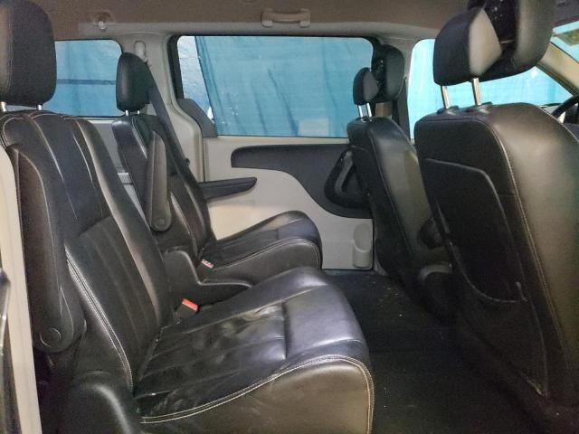 Photo 11 from auction – 2013 CHRYSLER TOWN & COU with VIN 2C4RC1BG9DR598227
