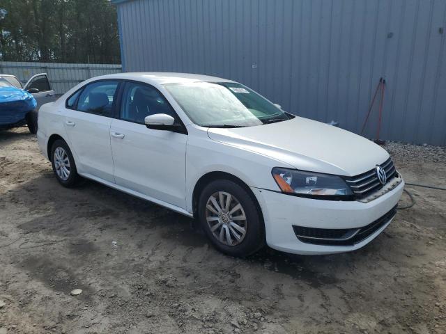 Photo 4 from auction – 2014 VOLKSWAGEN PASSAT S with VIN 1VWAH7A32EC008330