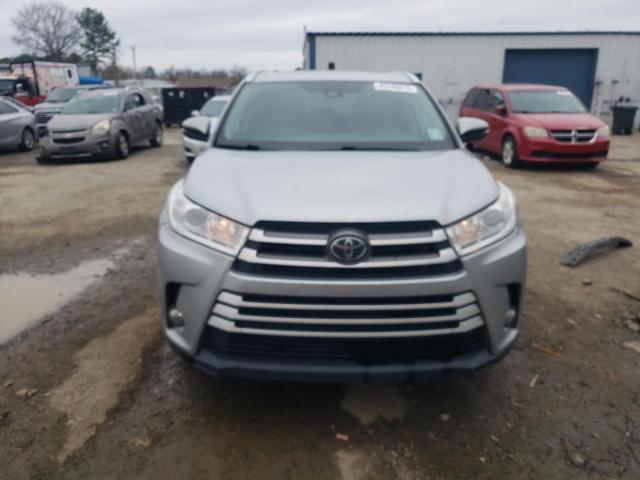 صورة رقم 5 من المزاد - 2018 TOYOTA HIGHLANDER مع VIN 5TDKZRFH6JS285060