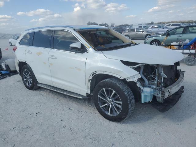 Photo 4 from auction – 2017 TOYOTA HIGHLANDER with VIN 5TDKZRFH3HS518628