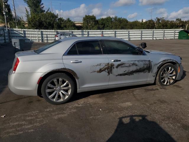 Photo 3 from auction – 2019 CHRYSLER 300 TOURIN with VIN 2C3CCAAG4KH634369