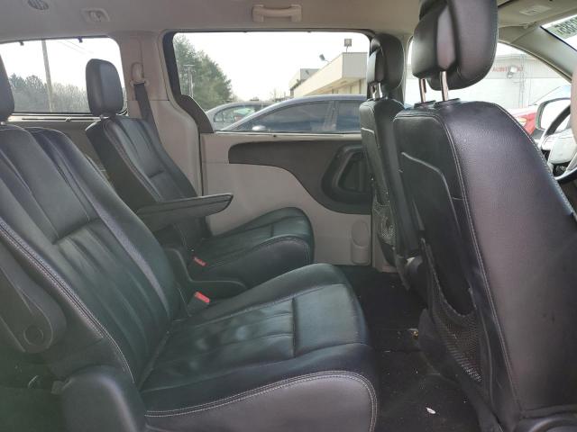 Photo 11 from auction – 2016 CHRYSLER TOWN & COU with VIN 2C4RC1BG1GR260647
