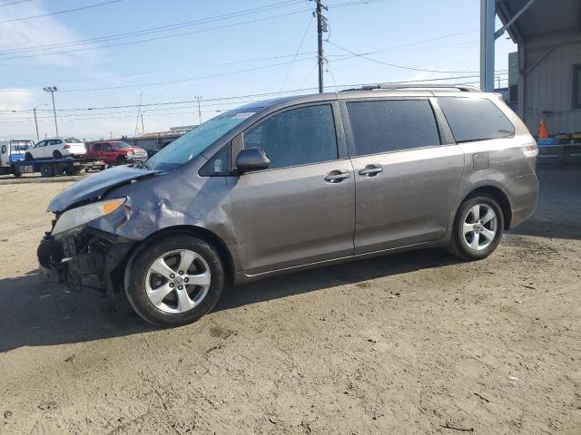 TOYOTA SIENNA LE 2012 مع رقم تعريف المركبة 5TDKK3DC2CS212599 - صورة من المزاد