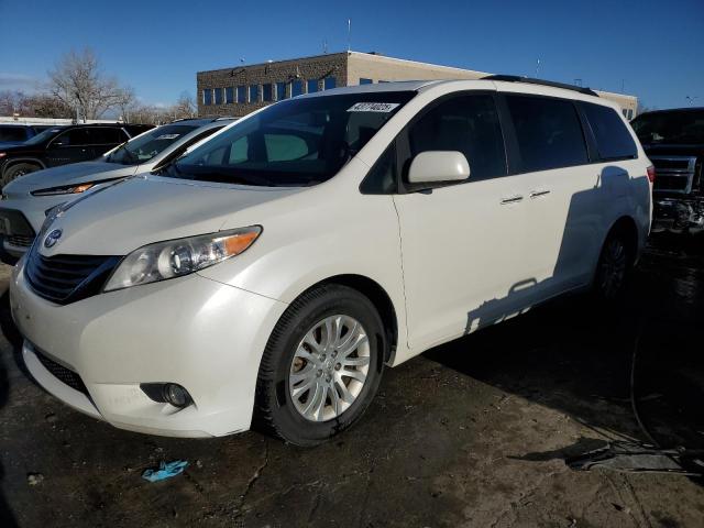 TOYOTA SIENNA XLE 2017 with VIN 5TDYZ3DC0HS828573 - Photo from auction