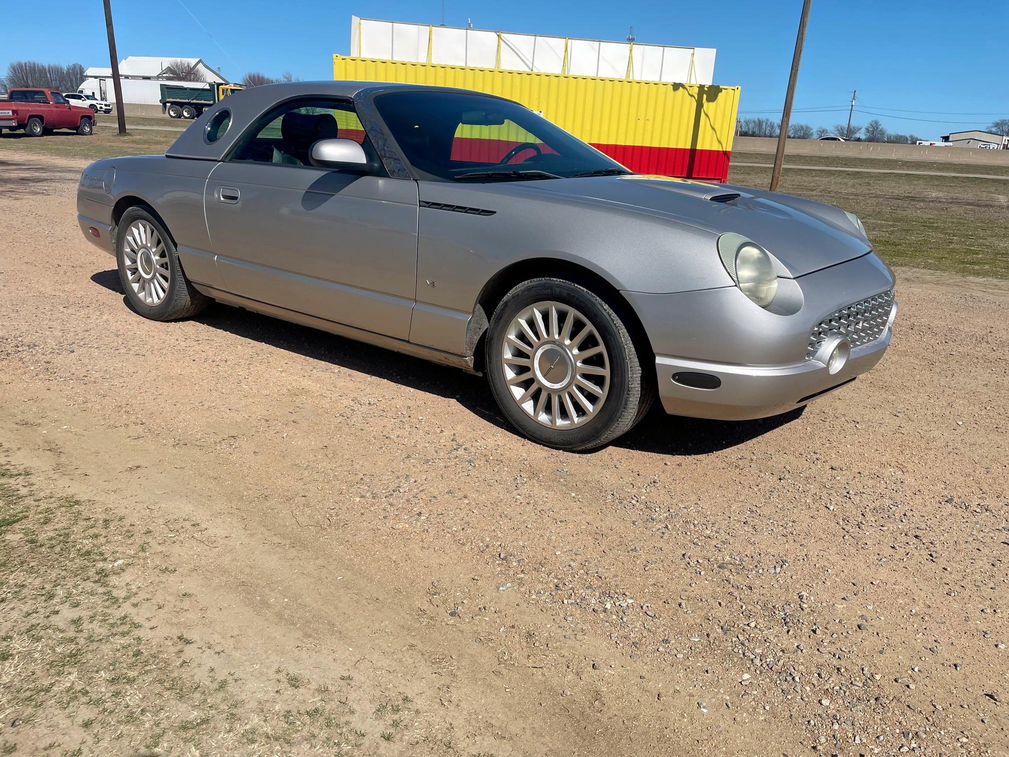 FORD THUNDERBIR 2004 con VIN 1FAHP60AX4Y106818 - Foto de la subasta