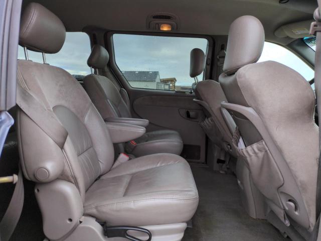 Photo 11 from auction – 2001 CHRYSLER TOWN & COU with VIN 2C8GT64L81R285694