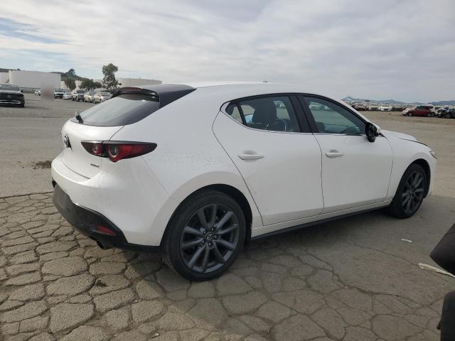 صورة رقم 3 من المزاد - 2022 MAZDA 3 PREFERRE مع VIN JM1BPALL3N1506715