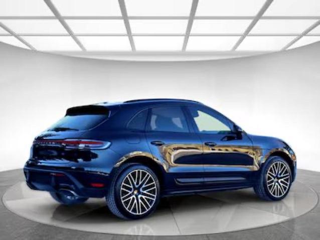 Photo 4 from auction – 2023 PORSCHE MACAN BASE with VIN WP1AA2A56PLB04331
