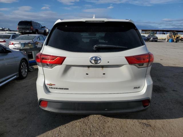 Photo 6 from auction – 2018 TOYOTA HIGHLANDER with VIN 5TDKZRFH3JS539257