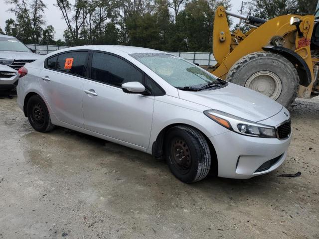 Снимка 4 от търг – 2017 KIA FORTE LX с VIN 3KPFL4A71HE113186
