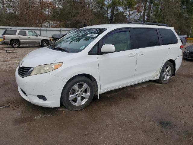 Photo 1 from auction – 2013 TOYOTA SIENNA LE with VIN 5TDKK3DC4DS324225