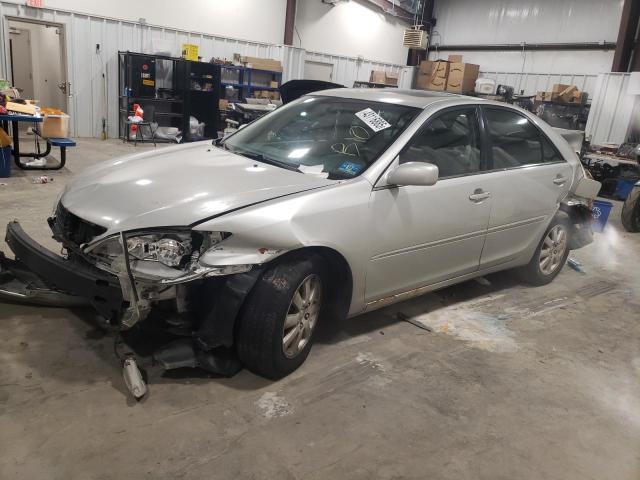 TOYOTA CAMRY LE 2003 с VIN 4T1BE32K83U651069 - Снимка от търг