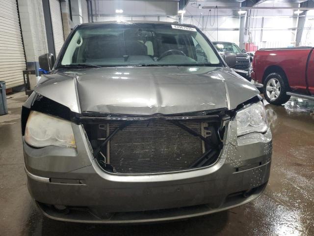 Photo 5 from auction – 2010 CHRYSLER TOWN & COU with VIN 2A4RR5D17AR299887