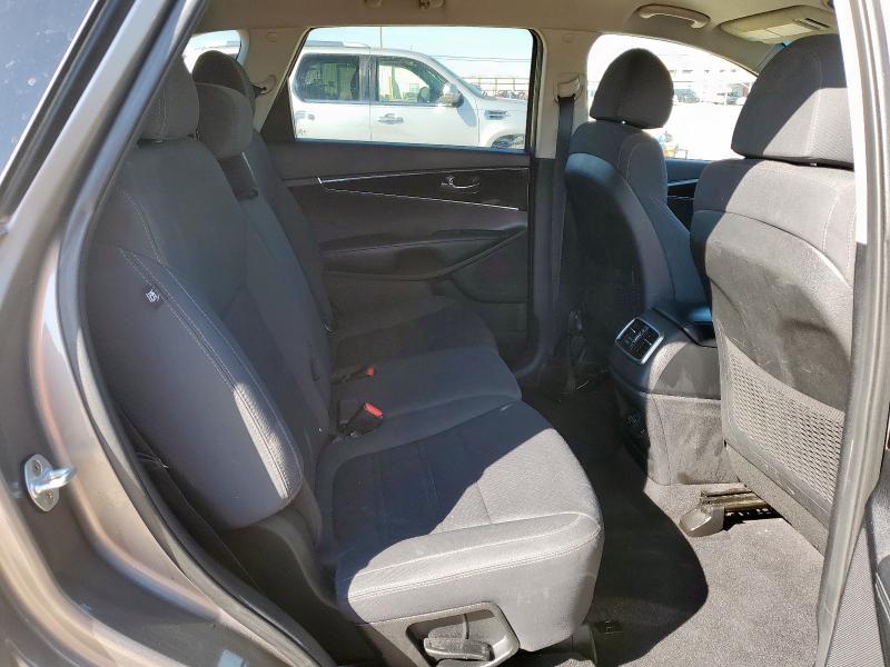 Photo 11 from auction – 2018 KIA SORENTO LX with VIN 5XYPG4A39JG375908