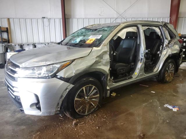 TOYOTA HIGHLANDER 2018 with VIN 5TDKZRFH7JS265657 - Photo from auction