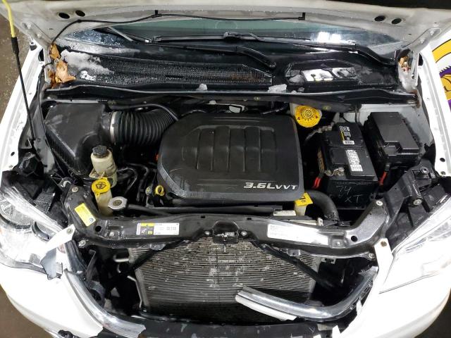 Photo 12 from auction – 2015 CHRYSLER TOWN & COU with VIN 2C4RC1BG1FR561482