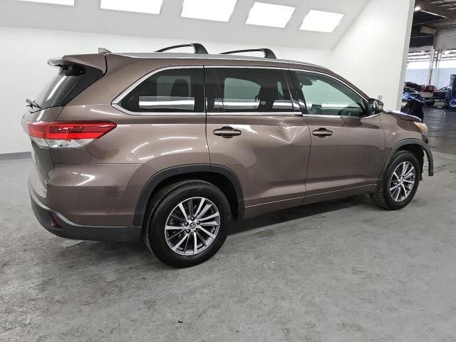 Photo 3 from auction – 2018 TOYOTA HIGHLANDER with VIN 5TDKZRFH5JS249621