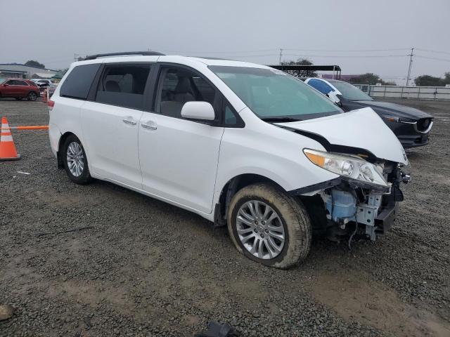 Photo 4 from auction – 2013 TOYOTA SIENNA XLE with VIN 5TDYK3DC6DS403406