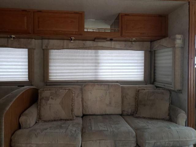 Photo 9 from auction – 2000 WINNEBAGO MOTORHOME with VIN 1FCNF53S9Y0A01030