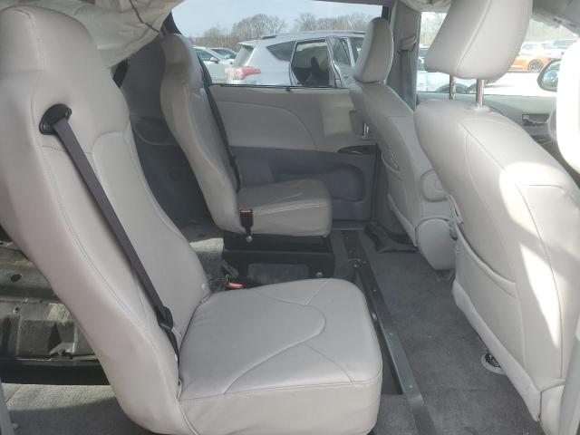 Photo 11 from auction – 2012 TOYOTA SIENNA XLE with VIN 5TDYK3DC4CS262558