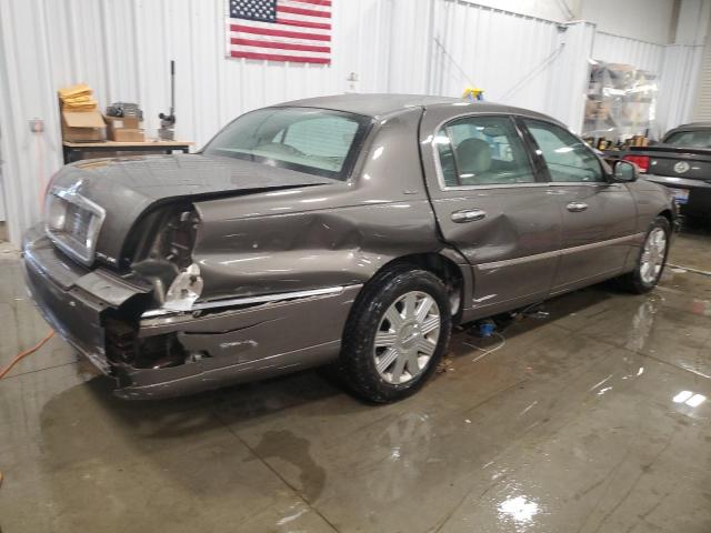 Photo 3 from auction – 2004 LINCOLN TOWN CAR U with VIN 1LNHM83W04Y679860