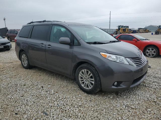 Photo 4 from auction – 2017 TOYOTA SIENNA XLE with VIN 5TDYZ3DC6HS847225