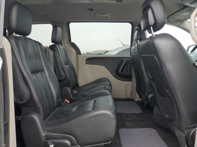 Photo 11 from auction – 2016 CHRYSLER TOWN & COU with VIN 2C4RC1BG2GR281913