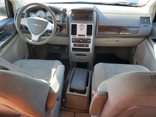 Photo 8 from auction – 2010 CHRYSLER TOWN & COU with VIN 2A4RR4DE4AR203937
