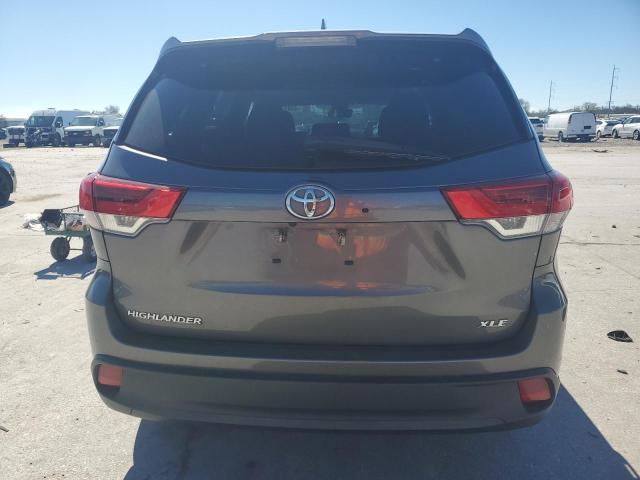 Photo 6 from auction – 2018 TOYOTA HIGHLANDER with VIN 5TDKZRFH9JS534239