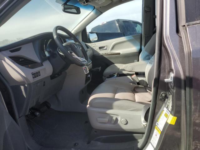 Photo 7 from auction – 2017 TOYOTA SIENNA XLE with VIN 5TDDZ3DC2HS173704