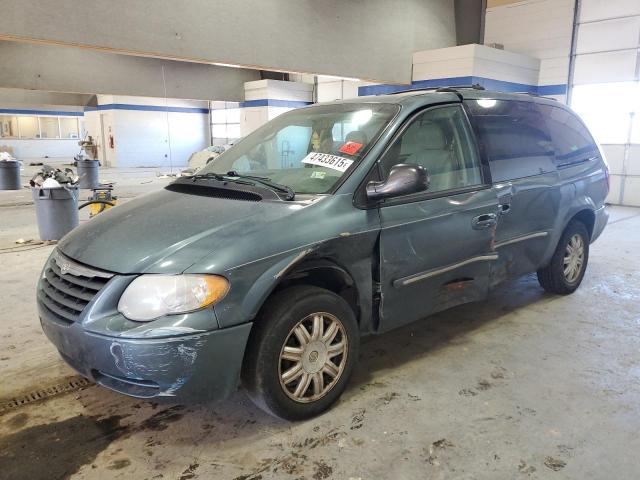 Photo 1 from auction – 2005 CHRYSLER TOWN & COU with VIN 2C4GP54L25R331848