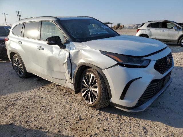 Photo 4 from auction – 2022 TOYOTA HIGHLANDER with VIN 5TDLZRAHXNS094971