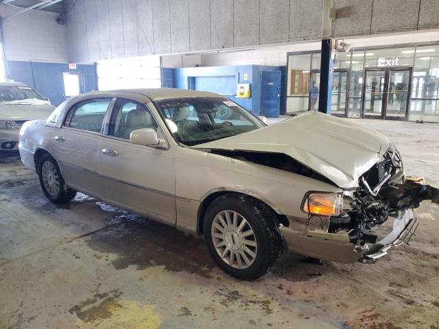 Photo 4 from auction – 2004 LINCOLN TOWN CAR U with VIN 1LNHM83WX4Y669692