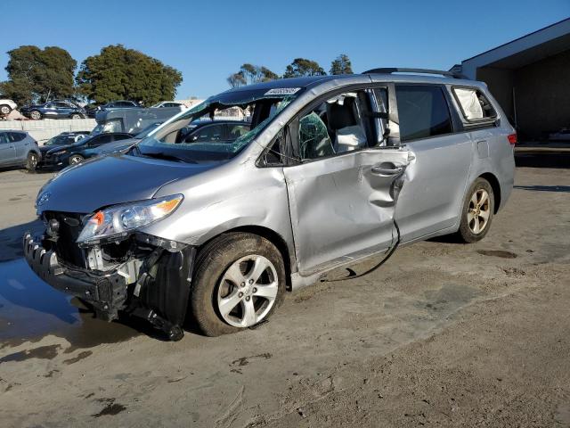 Photo 1 from auction – 2015 TOYOTA SIENNA LE with VIN 5TDKK3DC6FS533436