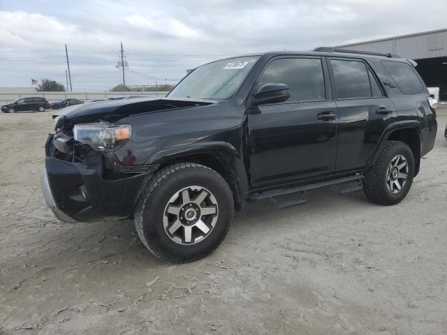TOYOTA 4RUNNER SR 2019 with VIN JTEBU5JR2K5733532 - Photo from auction