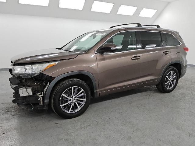 TOYOTA HIGHLANDER 2018 with VIN 5TDKZRFH5JS249621 - Photo from auction