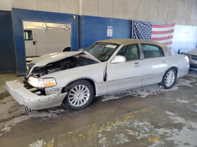Photo 1 from auction – 2004 LINCOLN TOWN CAR U with VIN 1LNHM83WX4Y669692