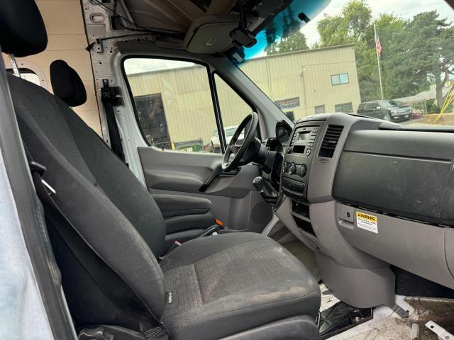 Photo 5 from auction – 2016 MERCEDES-BENZ SPRINTER 2 with VIN WD3PE7DD6GP339069