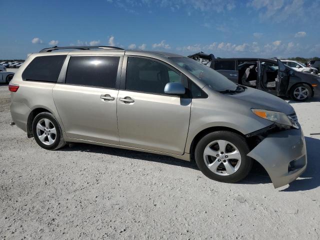 Photo 4 from auction – 2015 TOYOTA SIENNA LE with VIN 5TDKK3DC0FS668850