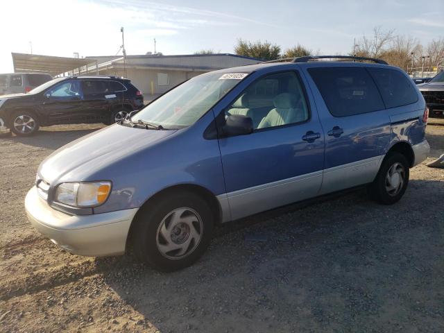 TOYOTA SIENNA LE 2000 with VIN 4T3ZF13C6YU196910 - Photo from auction