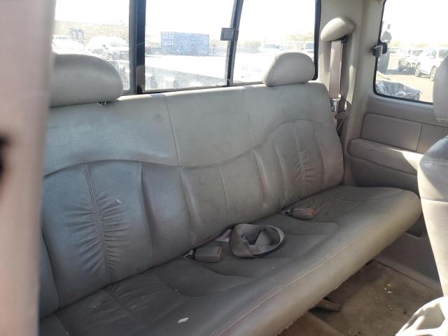 Photo 10 from auction – 2000 CHEVROLET SILVERADO with VIN 1GCEK19T3YE128282