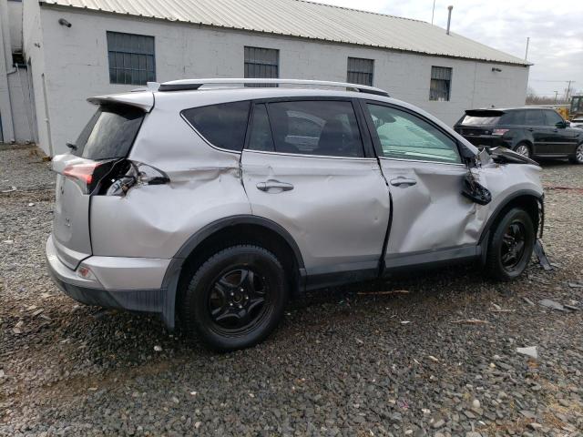 Снимка 3 от търг – 2018 TOYOTA RAV4 LE с VIN 2T3BFREV2JW710272