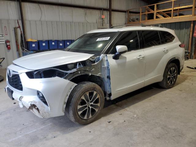 TOYOTA HIGHLANDER 2022 with VIN 5TDGZRBH0NS587929 - Photo from auction