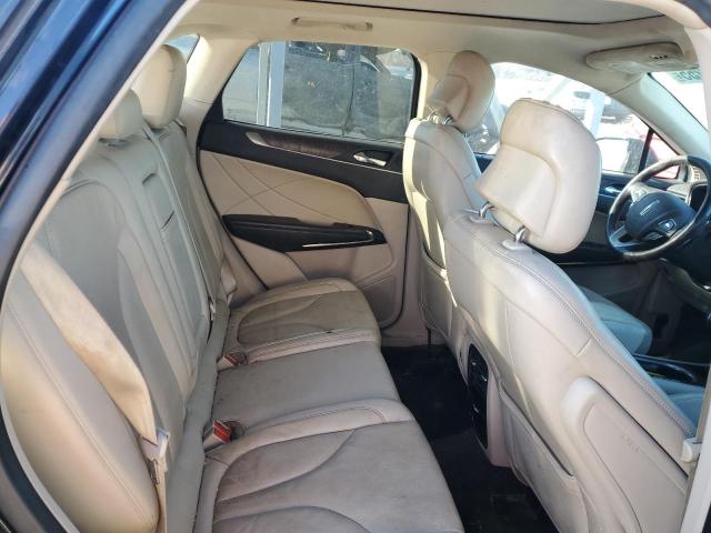 Photo 11 from auction – 2017 LINCOLN MKC RESERV with VIN 5LMTJ3DH7HUL50136