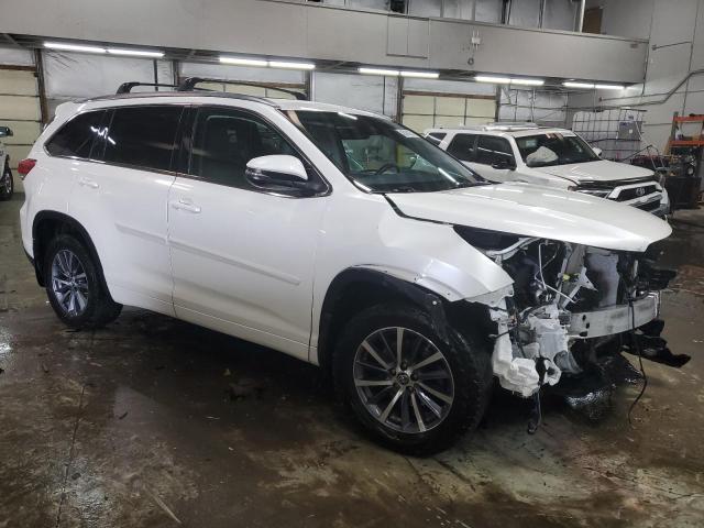 Photo 4 from auction – 2018 TOYOTA HIGHLANDER with VIN 5TDJZRFH1JS552018