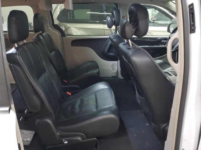 Photo 11 from auction – 2016 CHRYSLER TOWN & COU with VIN 2C4RC1BG6GR173357