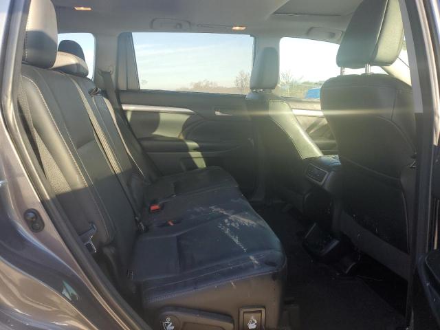 Photo 11 from auction – 2018 TOYOTA HIGHLANDER with VIN 5TDJZRFH1JS495223